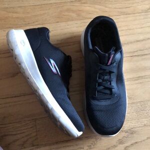 SKECHERS CLOUD FORM GOGA MAT AIR COOLED SNEAKERS